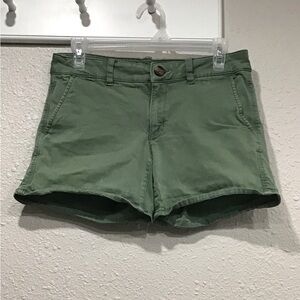 American Eagle Women’s Olive Green Super Stretch Midi Twill Shorts Size 6 Summer